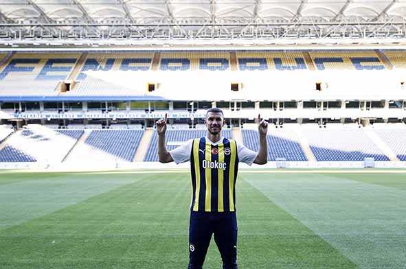 Edin Dzeko Gabung ke Fenerbahce