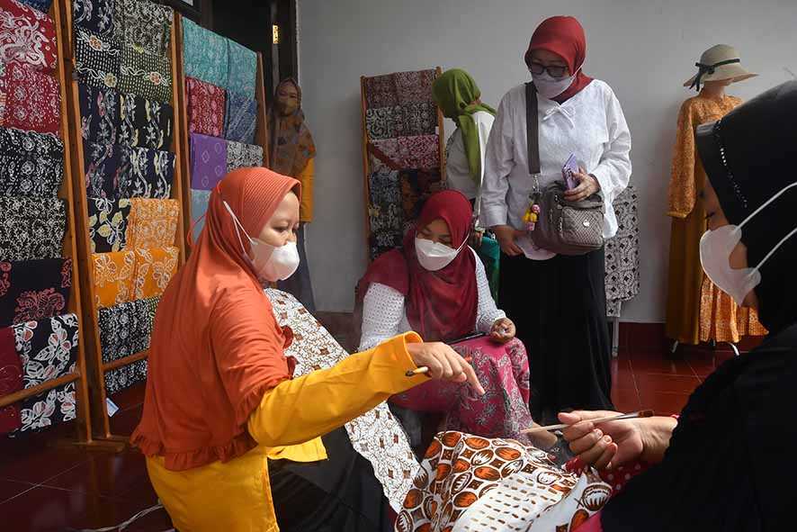 Edukasi Membuat Batik Tulis