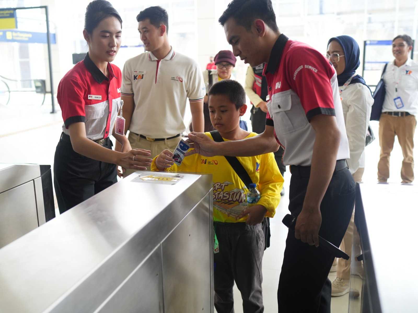 Edutrain LRT Jabodebek Tarik Minat Ribuan Siswa Mengenal Transportasi Publik