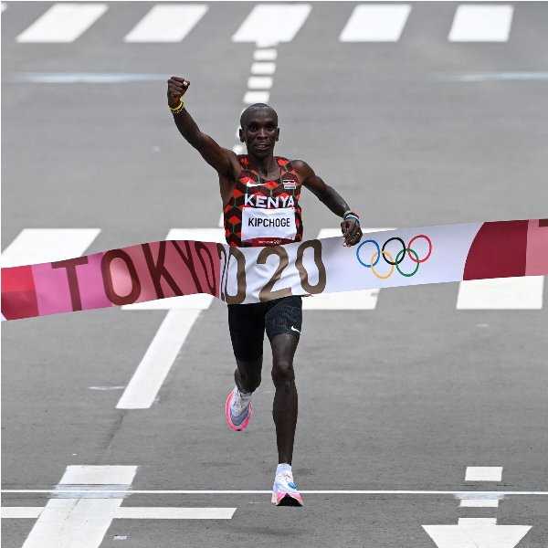 Eliud Kipchoge Berhasil Pertahankan Medali Emas Maraton Putra Olimpiade