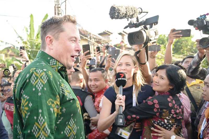 ELON MUSK LUNCURKAN STARLINK DI BALI