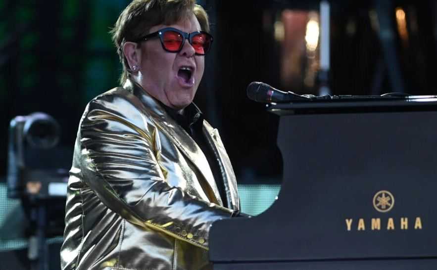 Elton John Gelar Konser Perpisahan di Swedia, Penggemar Emosional