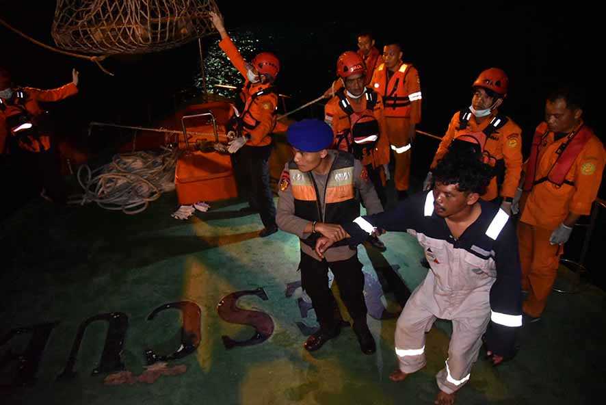 Evakuasi TKI di Selat Malaka