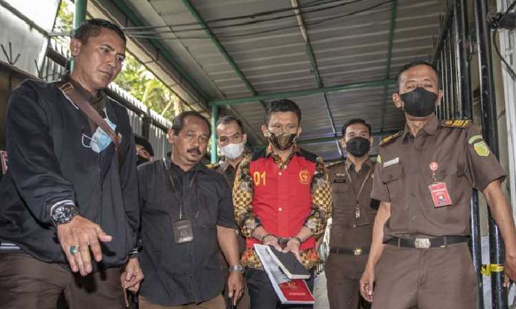 Ferdy Sambo Pakai Batik dan Dikawal Ketat Jalani Sidang Perdana di PN Jaksel