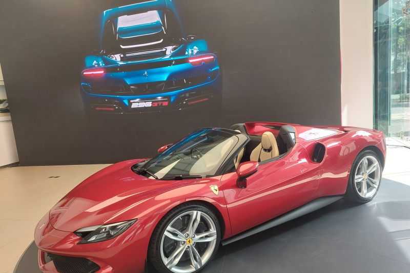 Ferrari Luncurkan Mobil Sport Hybrid dengan Atap Terbuka 296 GTS