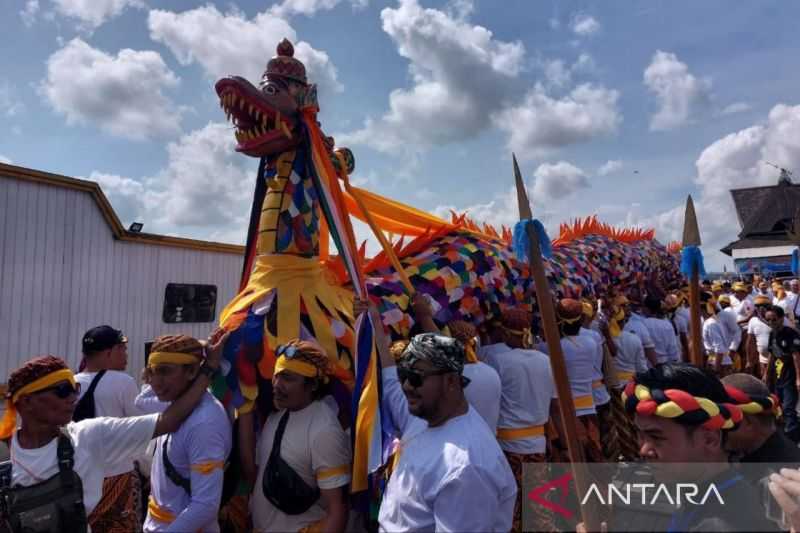 Festival Erau Adat Kutai Ditutup dengan Prosesi Sakral Belimbur