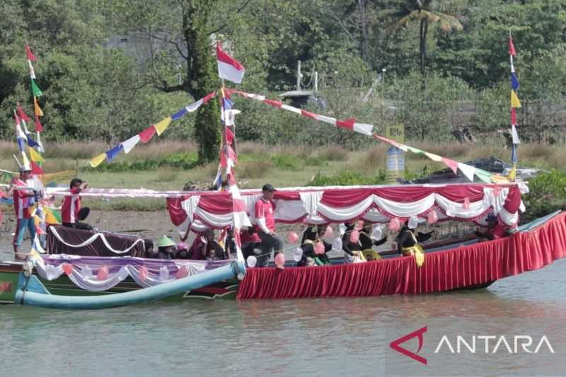 Festival Perahu Hias Jadi Ikon Geopark Ciletuh Palabuhanratu