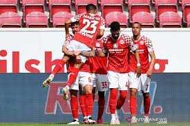 FSV Mainz Paksa Bayern Muenchen Tunda Pesta Juara