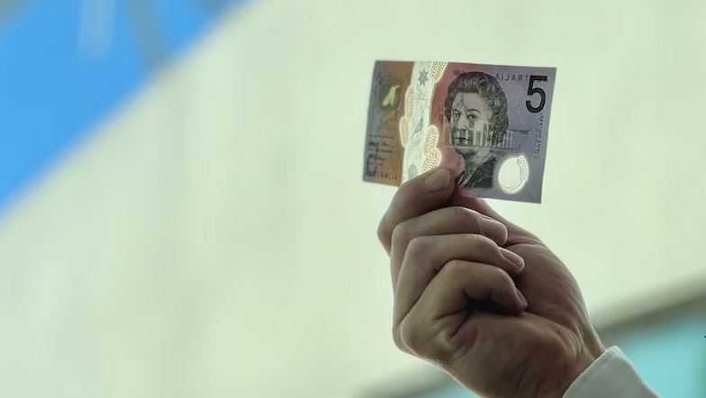 Gambar Ratu Elizabeth II di Uang Kertas 5 Dolar Australia Akan Diganti