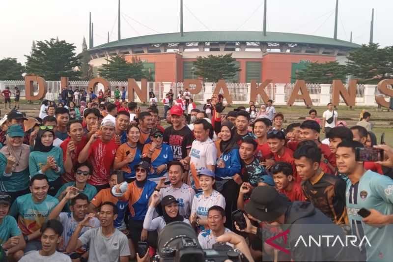 Ganjar-Bima Arya Lari Pagi Bersama di Stadion Pakansari Cibinong