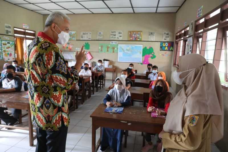 Ganjar Pastikan Pelaksanaan PTM Penuh Berjalan Baik