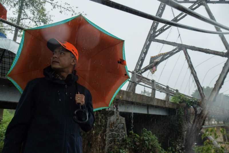 Ganjar Pranowo Bantu Percepat Perbaikan Jembatan Rusak di Kendal