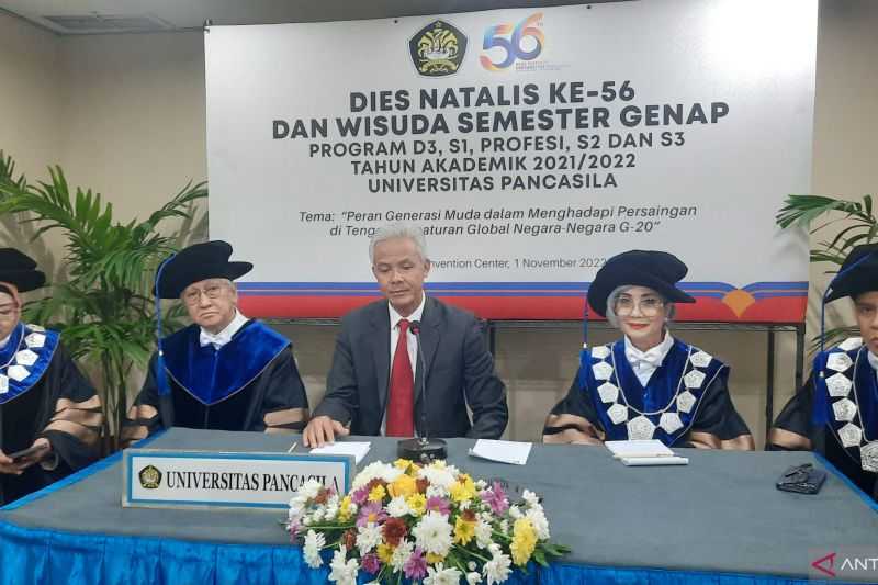 Ganjar Pranowo Hadiri Wisuda Universitas Pancasila