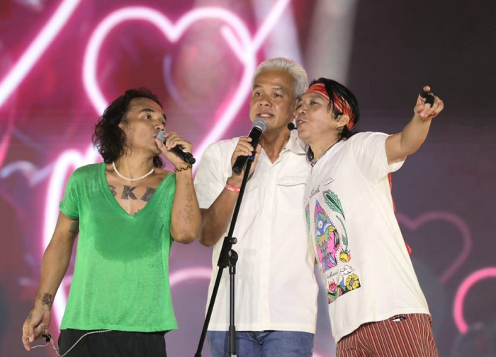 Ganjar Pranowo Persembahkan 'Terlalu Manis' untuk Konser HUT ke-39 Slank