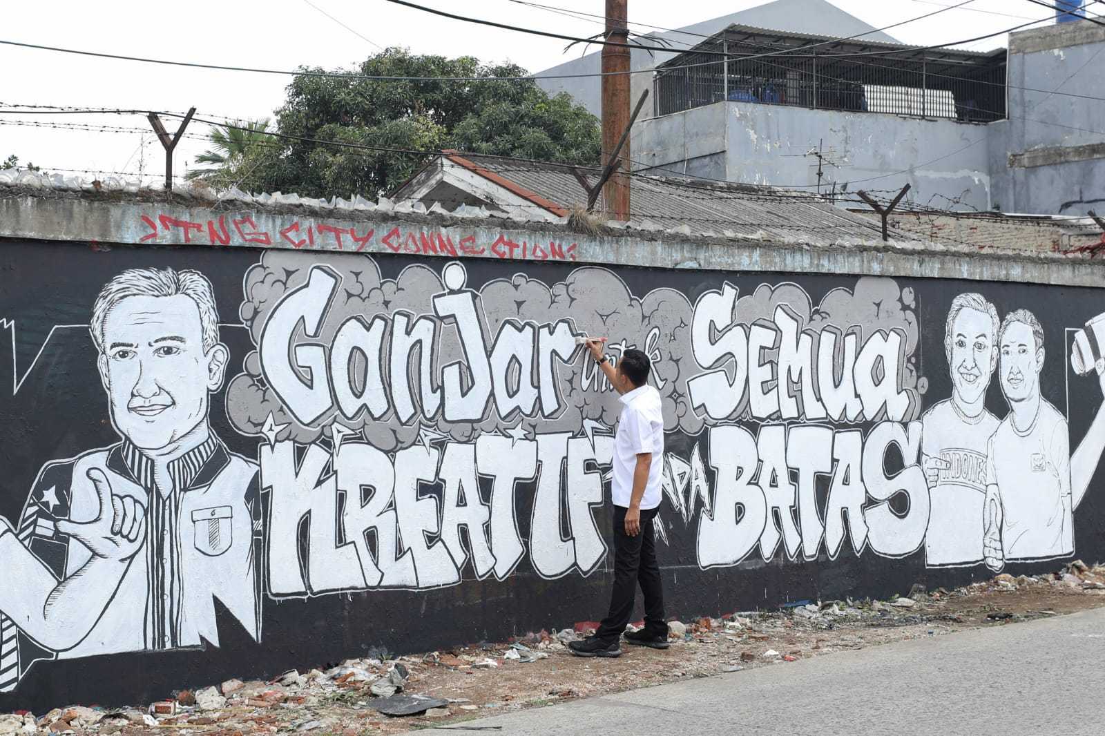 Ganjar Untuk Semua 'Eratkan' Sosok Ganjar Pranowo dengan Rakyat Lewat Mural dan Grafiti