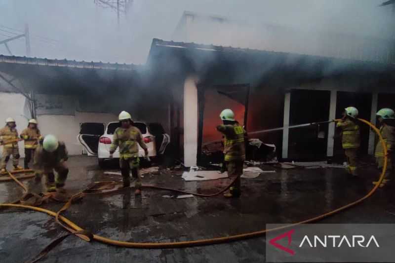 Gara-gara Korsleting AC, Bengkel di Kembangan Jakbar Ludes Terbakar