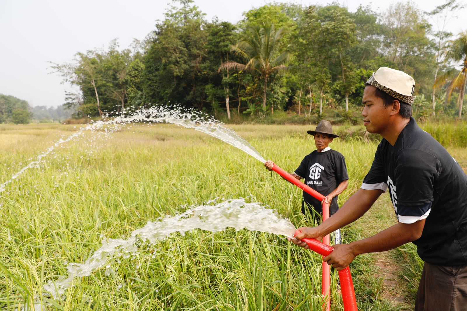 Gardu Ganjar Beri Bantuan Mesin Pompa Air kepada Petani di Kabupaten Lebak