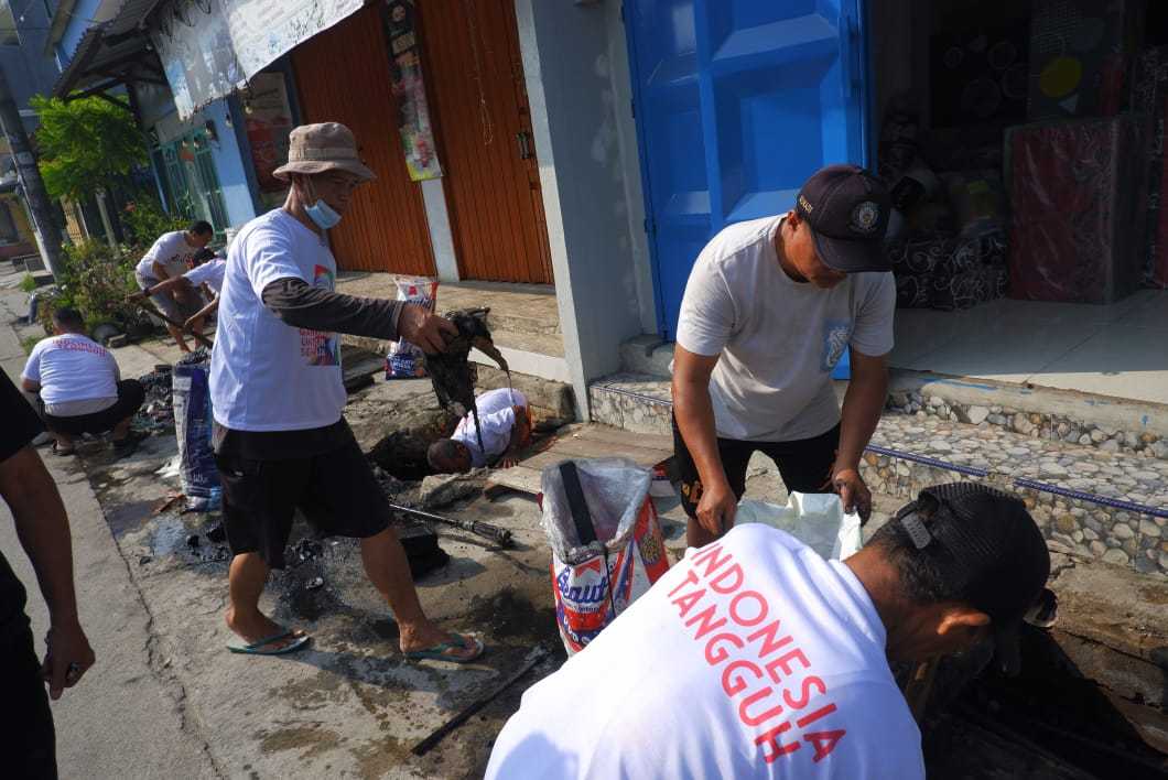 Gardu Ganjar Gelar Bersih-Bersih di Serang Untuk Cegah DBD