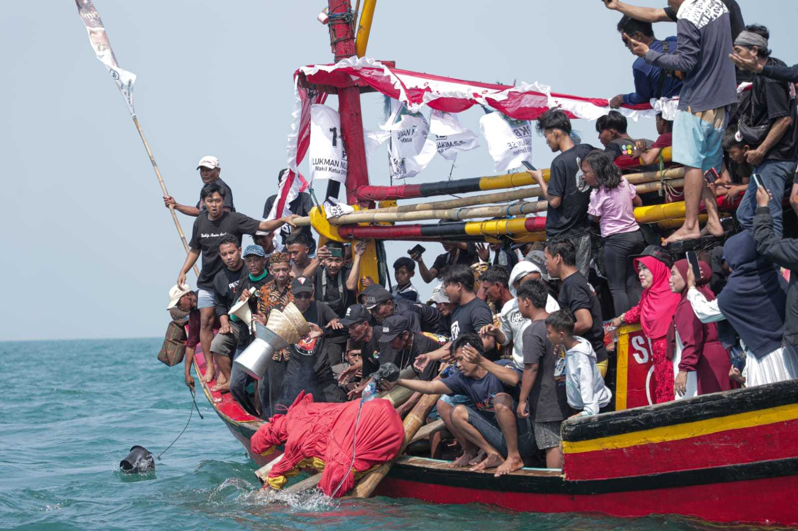 Gardu Ganjar Meriahkan Pelaksanaan Pesta Laut Carita di Banten 1