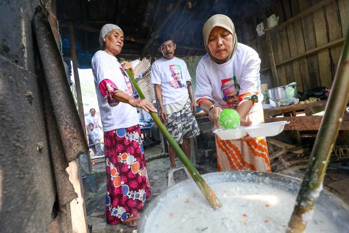 Gardu Ganjar Meriahkan Tradisi Ngabubur Suro Bersama Warga di Pandeglang Banten