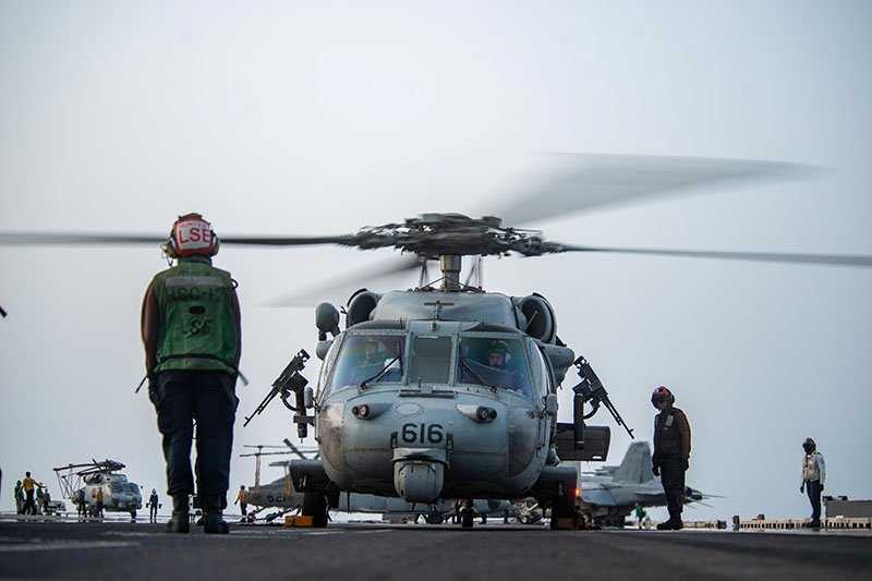 Gawat, Helikopter Angkatan Laut Amerika yang Ada di Kapal Induk USS Abraham Lincoln Jatuh