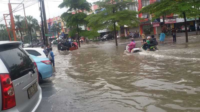 Gawat, Jelang Nataru BMKG Peringatkan Waspada Banjir Hingga Tsunami di Seluruh Provinsi