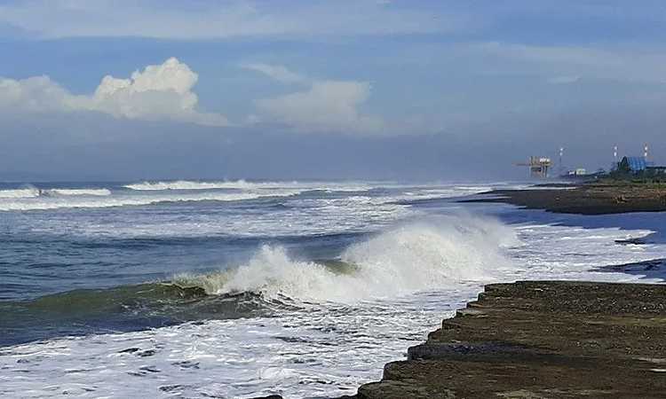 Gawat Kalau Terus Terjadi! Gelombang Tinggi Diprediksi Terjadi di Perairan Selatan Jabar dan DIY, Warga Berlibur ke Pantai Diimbau Tidak Lakukan Hal Ini