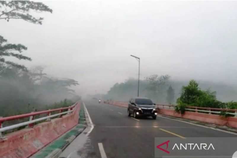 Gawat Memburuk, Kabut Asap Ganggu Jarak Pandang di Jalan Pulang Pisau-Palangka Raya