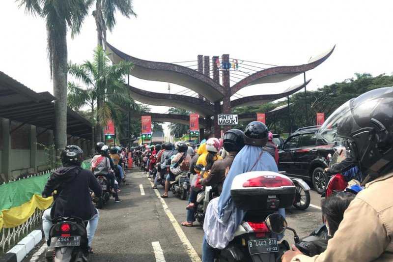 Gawat Pengunjung Membeludak, TMII Sempat Tutup Akses Pintu Masuk