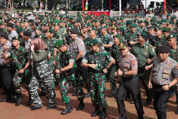 Gawat Tiba-Tiba Sejumlah Prajurit TNI dan Polri Bersenjata Lengkap Masuk ke Bandara Hingga Pelabuhan dan Pos Lintas Batas Negara, Ada Apa Gerangan?