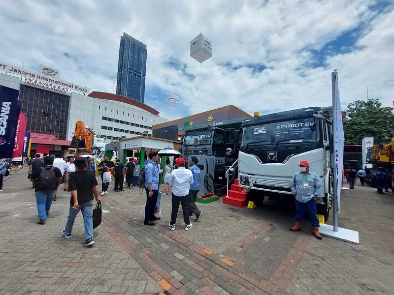 Gaya Makmur Mobil Pamerkan Berbagai Produk Alat Berat Unggulan