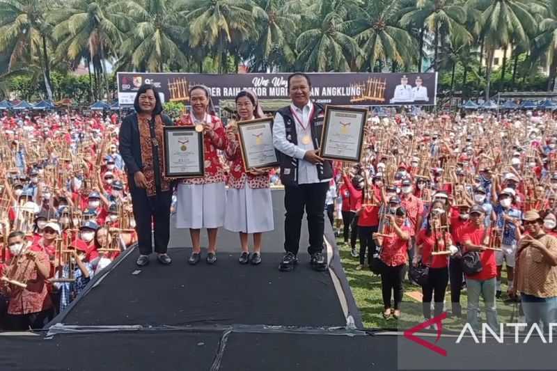 Gebyar Angklung Kota Jember Pecahkan Rekor Muri, Ribuan Pelajar dan Orangtua Tampil Bersama