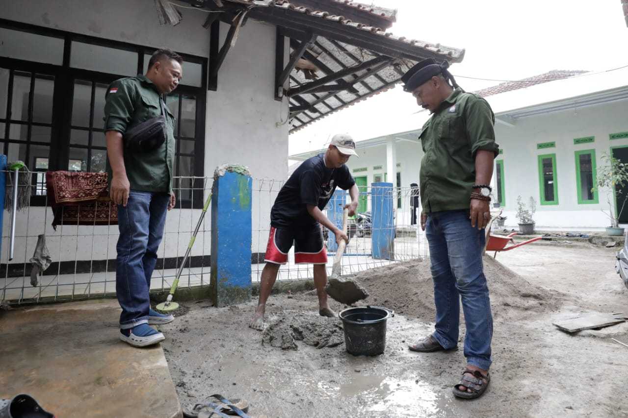 Gelar Bakti Sosial, Ganjar Muda Padjajaran Renovasi MCK Pondok Pesantren di Kabupaten Garut 1