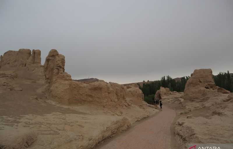 Gelombang Baru Covid-19 Menyerang, 2.000 Wisatawan Masih Terjebak di Xinjiang