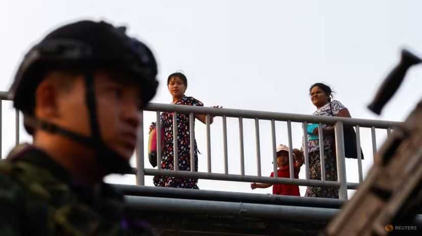 Gelombang Eksodus ke Thailand Berlanjut Ketika Kota Penting Myanmar Jatuh ke Tangan Pemberontak