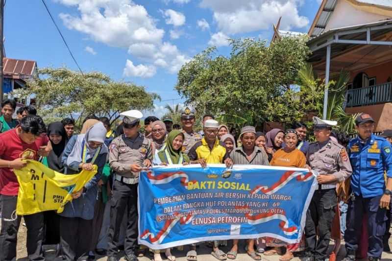 Gencarkan Pembagian Air Bersih di Maros