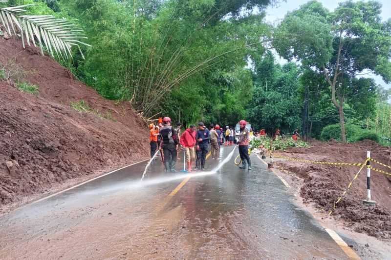 Gerak Cepat, BPBD Kuningan Tuntaskan Penanganan Banjir dan Longsor di 34 Desa
