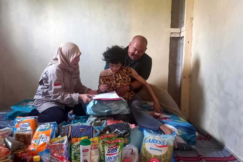 Gerak Cepat, Kemensos Bantu Pengobatan Sekeluarga Lumpuh di Lebak Banten