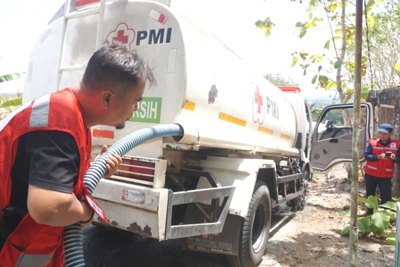 Gerak Cepat, PMI DIY Salurkan 1,265 Juta Liter Air Bersih ke Wilayah Kekeringan