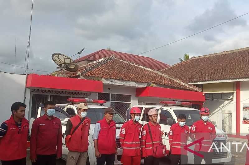 Gerak Cepat Selamatkan Warga, Relawan PMI Sukabumi Diterjunkan ke Cianjur Bantu Penanganan Gempa