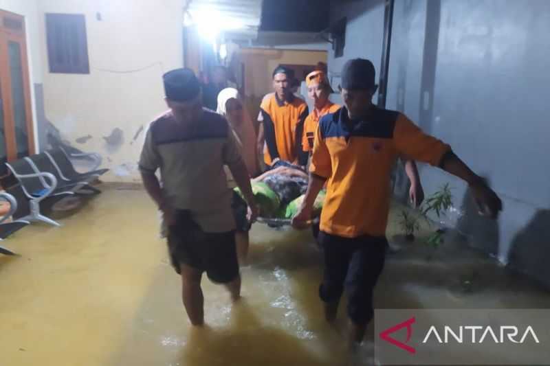 Gerak Cepat, Tim Gabungan Evakuasi Korban Banjir di Pamekasan