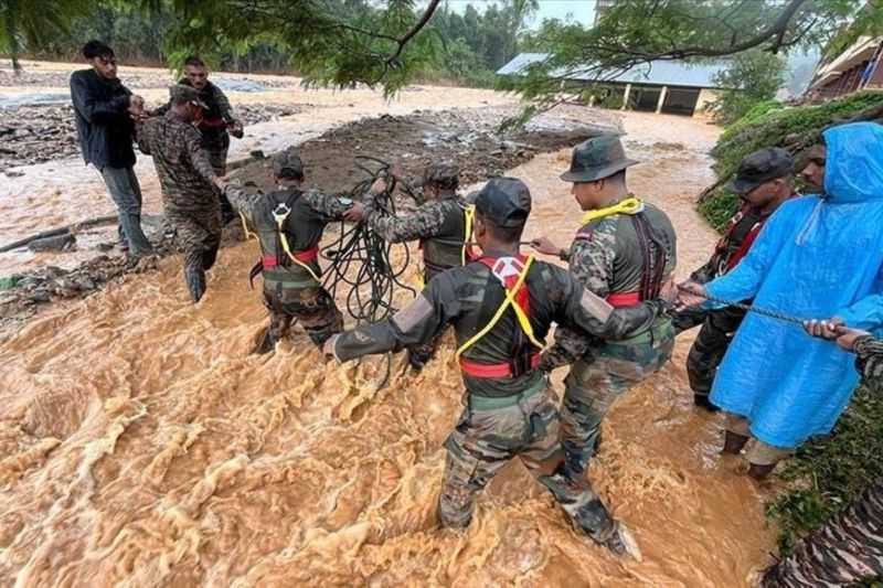 Gerak Cepat, Tim Penyelamat Lanjutkan Pencarian 200 Korban Longsor di Kerala, India