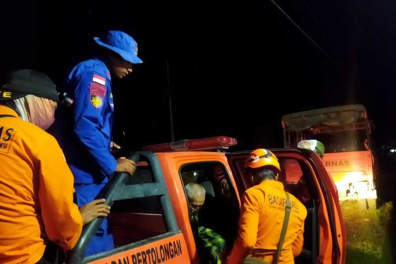 Gerak Cepat, Tim SAR Gabungan Evakuasi 11 Warga Dulipali Seusai Kenaikan Status Gunung Lewotobi