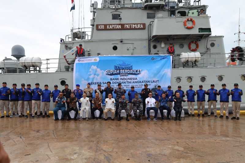 Gerak Cepat, TNI AL Kerahkan KRI Pattimura untuk Distribusikan Uang ke Pulau Terpencil