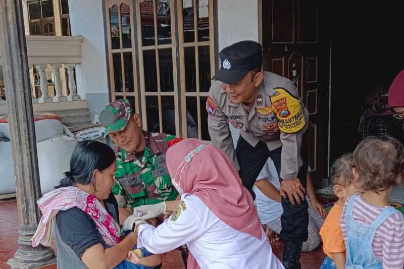 Gerak Cepat, TNI dan Polri Trenggalek Kerahkan Anggota Bantu Sukseskan Imunisasi Polio