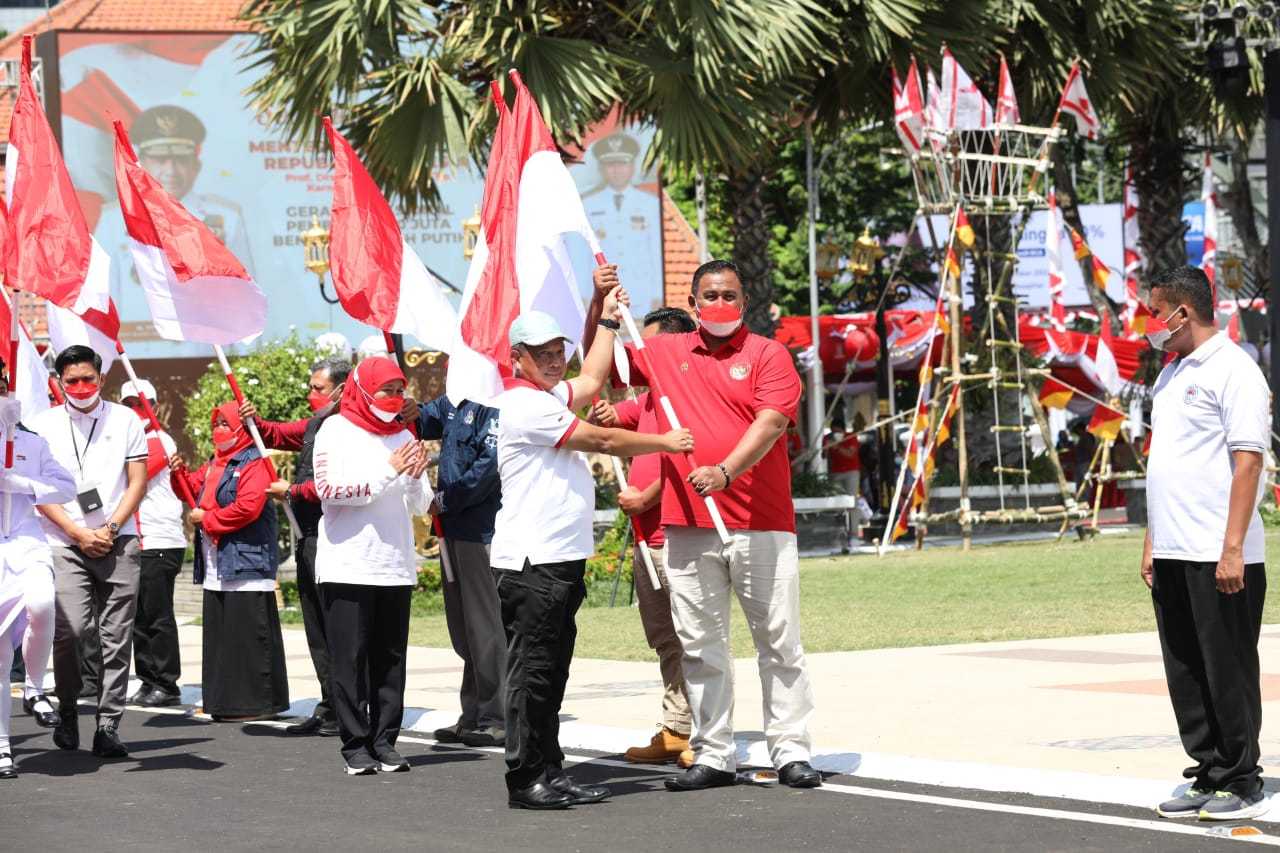 Gerakan Pembagian 10 Juta Bendera Merah Putih di Surabaya, Mendagri Himbau Semua Masyarakat Kibarkan Bendera