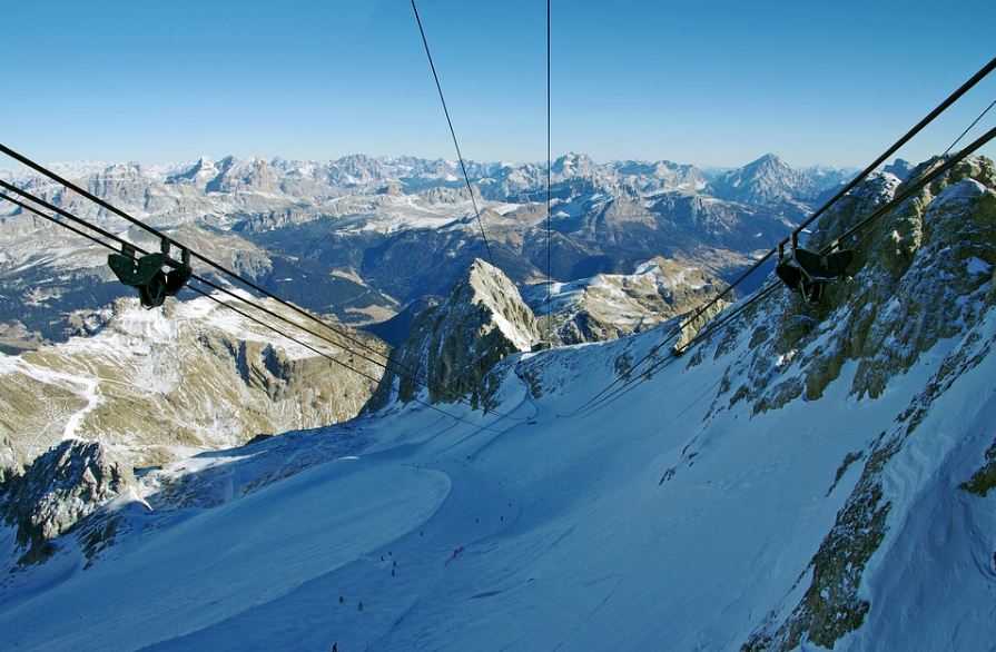 Gletser Runtuh di Pegunungan Alpen Italia, Enam Orang Tewas Delapan Luka-luka