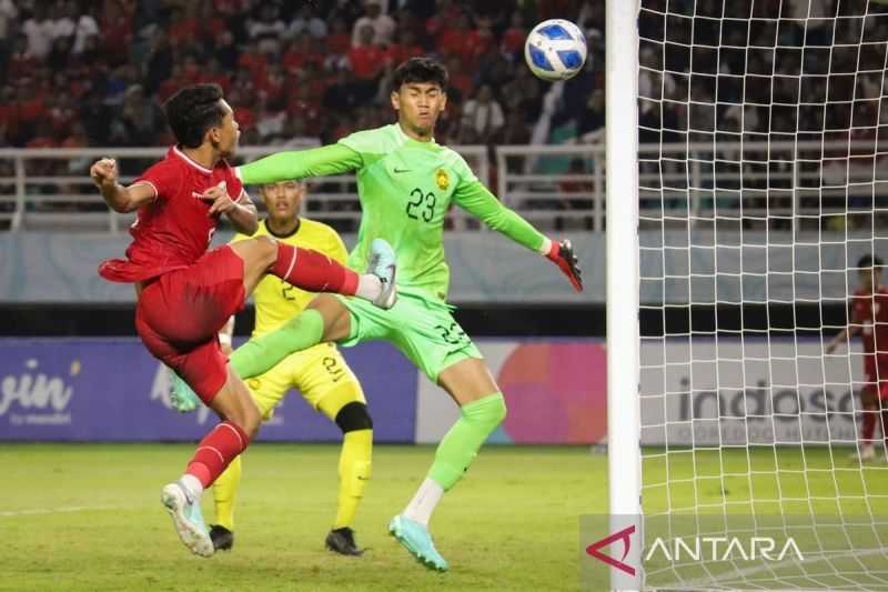 Gol Bek Timnas Alfharezzi Buffon Membawa Indonesia Unggul 1-0 Atas Malaysia