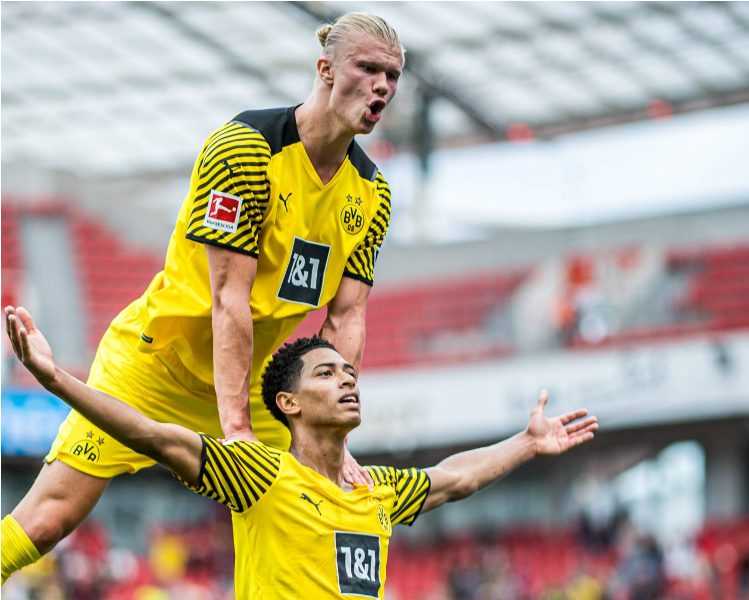Gol Perdana Malen Menangkan Dortmund Atas Sporting Lisbon