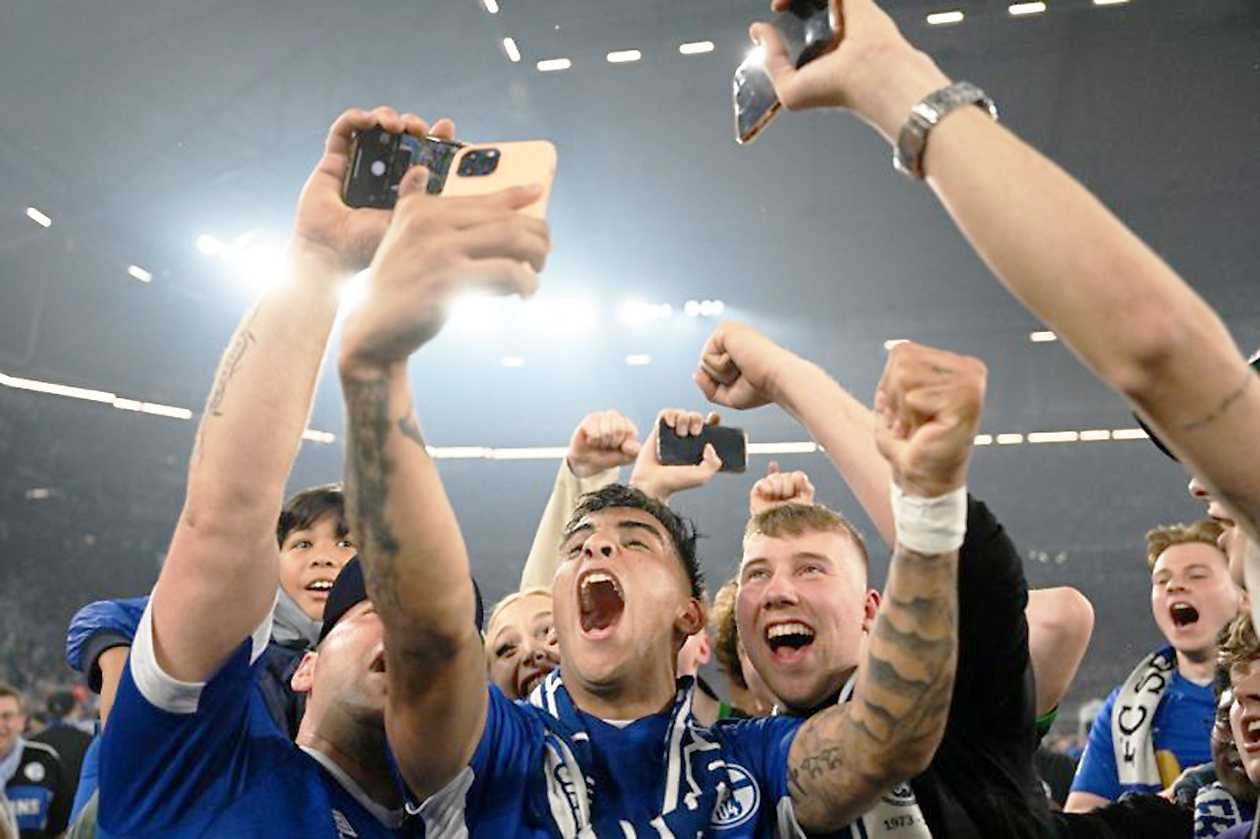 Gol Striker Uruguay Ini Bawa Schalke Kembali ke Bundesliga